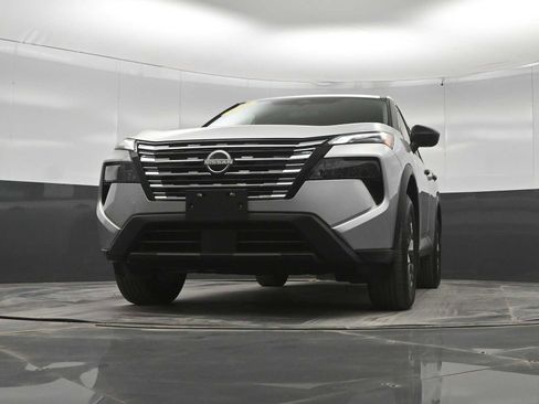 Used 2025 Nissan Rogue S AWD/4WD image 33