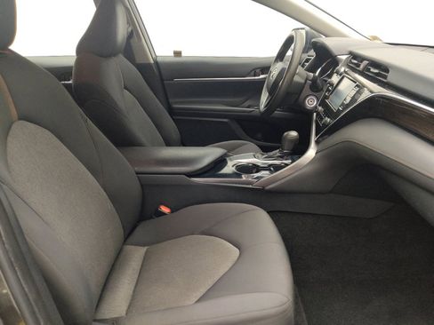 Used 2018 Toyota Camry LE FWD image 21