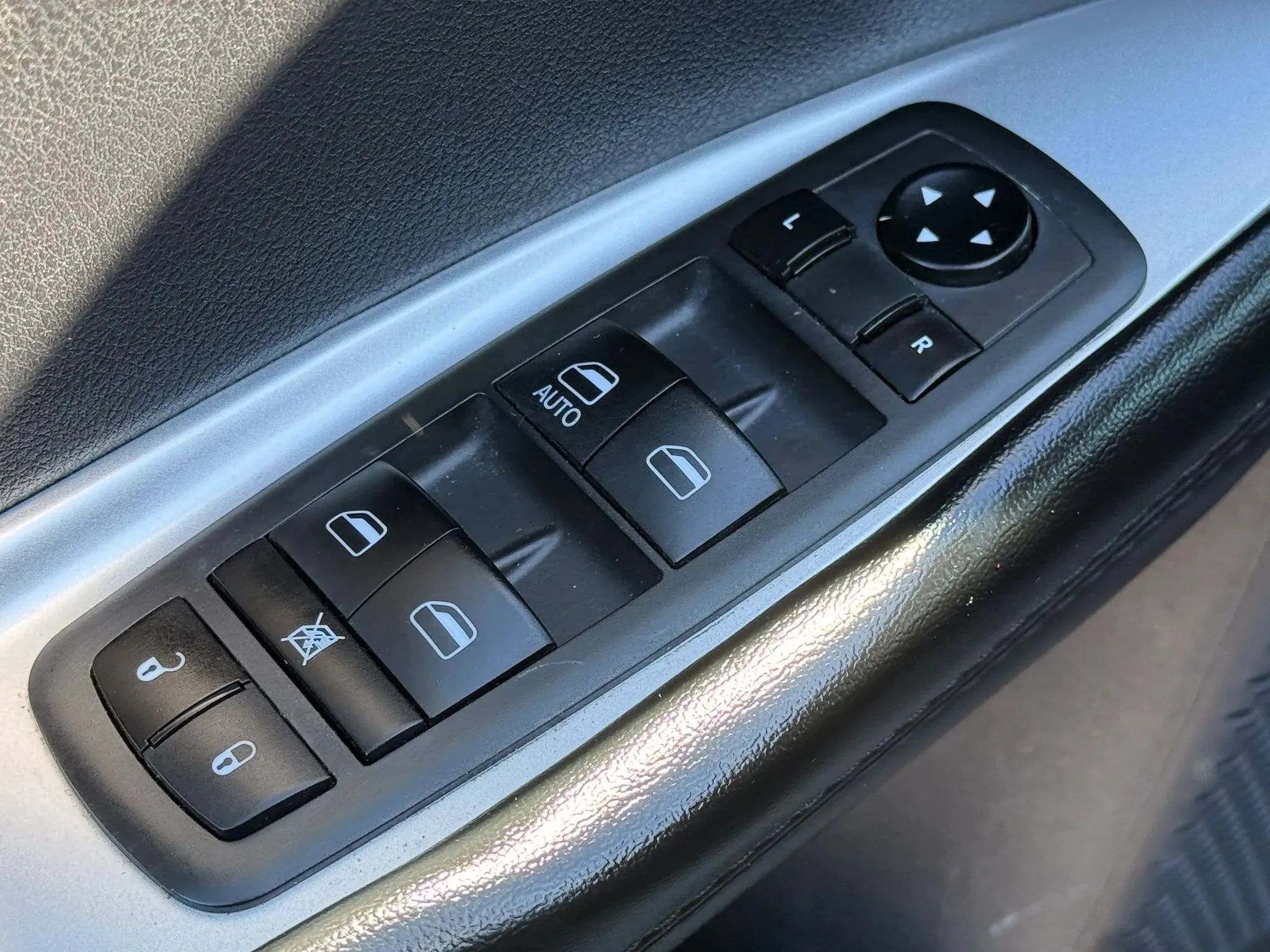 Used 2020 Dodge Journey SE w/ SE Popular Equipment Group FWD image 24
