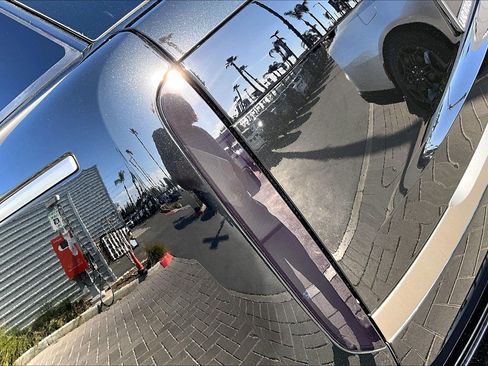 Used 2023 Land Rover Range Rover Long Wheelbase SE image 29