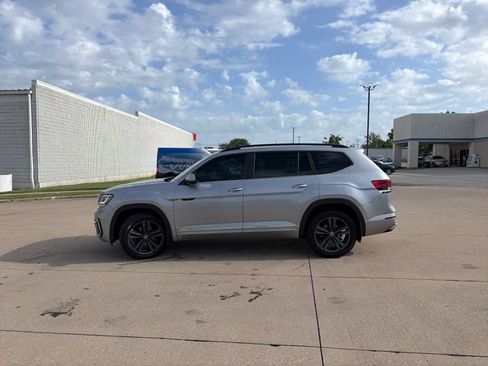 Used 2021 Volkswagen Atlas SE w/ Panoramic Sunroof Package AWD/4WD image 2