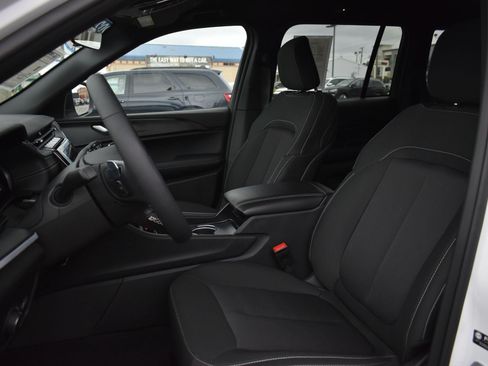 Used 2025 Jeep Grand Cherokee Laredo w/ Luxury Tech Group I AWD/4WD image 14