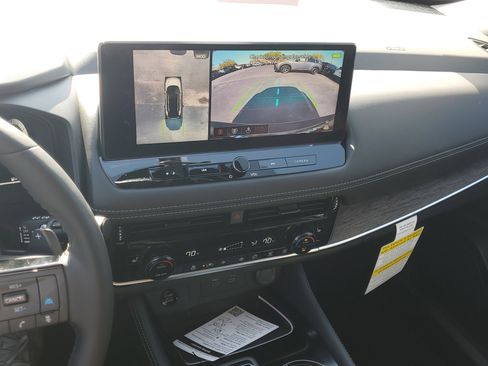 New 2026 Nissan Rogue Platinum image 13