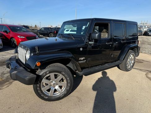 Used 2016 Jeep Wrangler Unlimited Sahara w/ Connectivity Group image 2
