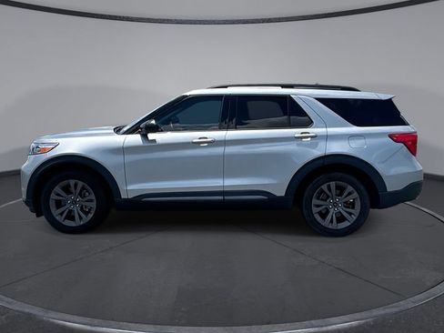 Used 2023 Ford Explorer XLT w/ Equipment Group 202A RWD image 5