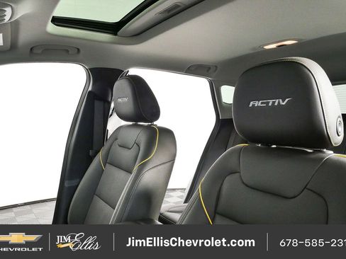 Used 2025 Chevrolet Trax ACTIV w/ Sunroof Package FWD image 5