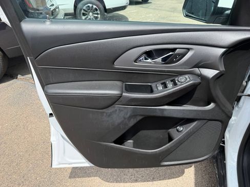 Certified 2023 Chevrolet Traverse LT FWD image 11