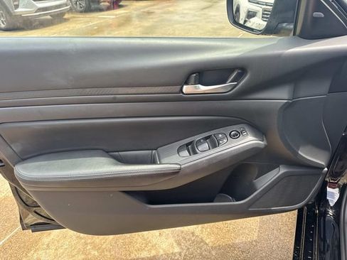 Used 2025 Nissan Altima 2.5 SV FWD image 26
