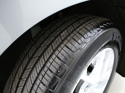 Used 2024 Chevrolet Equinox LS w/ LS Convenience Package FWD image 31