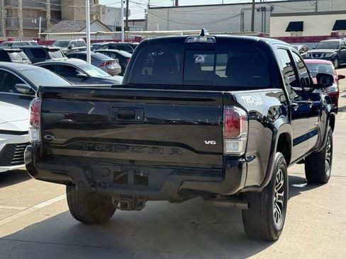 Used 2022 Toyota Tacoma TRD Sport w/ Technology Package AWD/4WD image 4