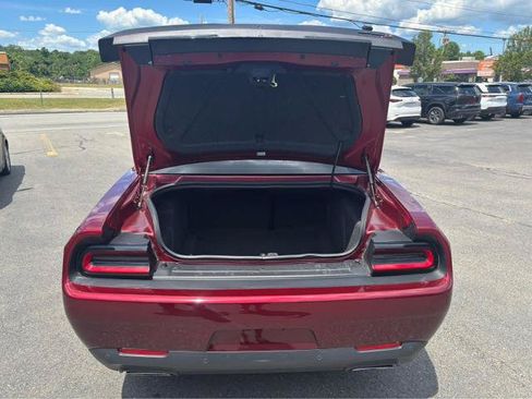 Used 2022 Dodge Challenger R/T Scat Pack RWD image 8