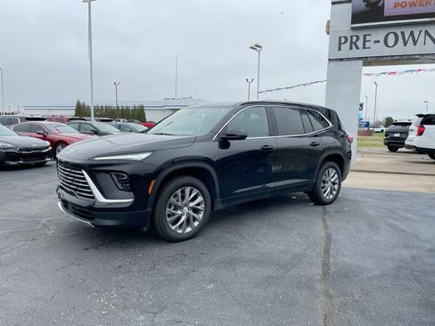 Used 2025 Buick Enclave Preferred image 2