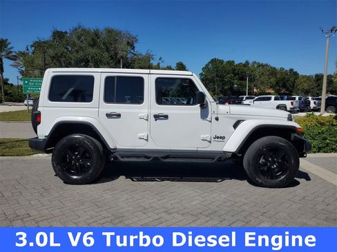 Used 2022 Jeep Wrangler Unlimited Sahara image 3