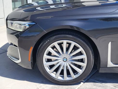 Used 2022 BMW 740i RWD image 8