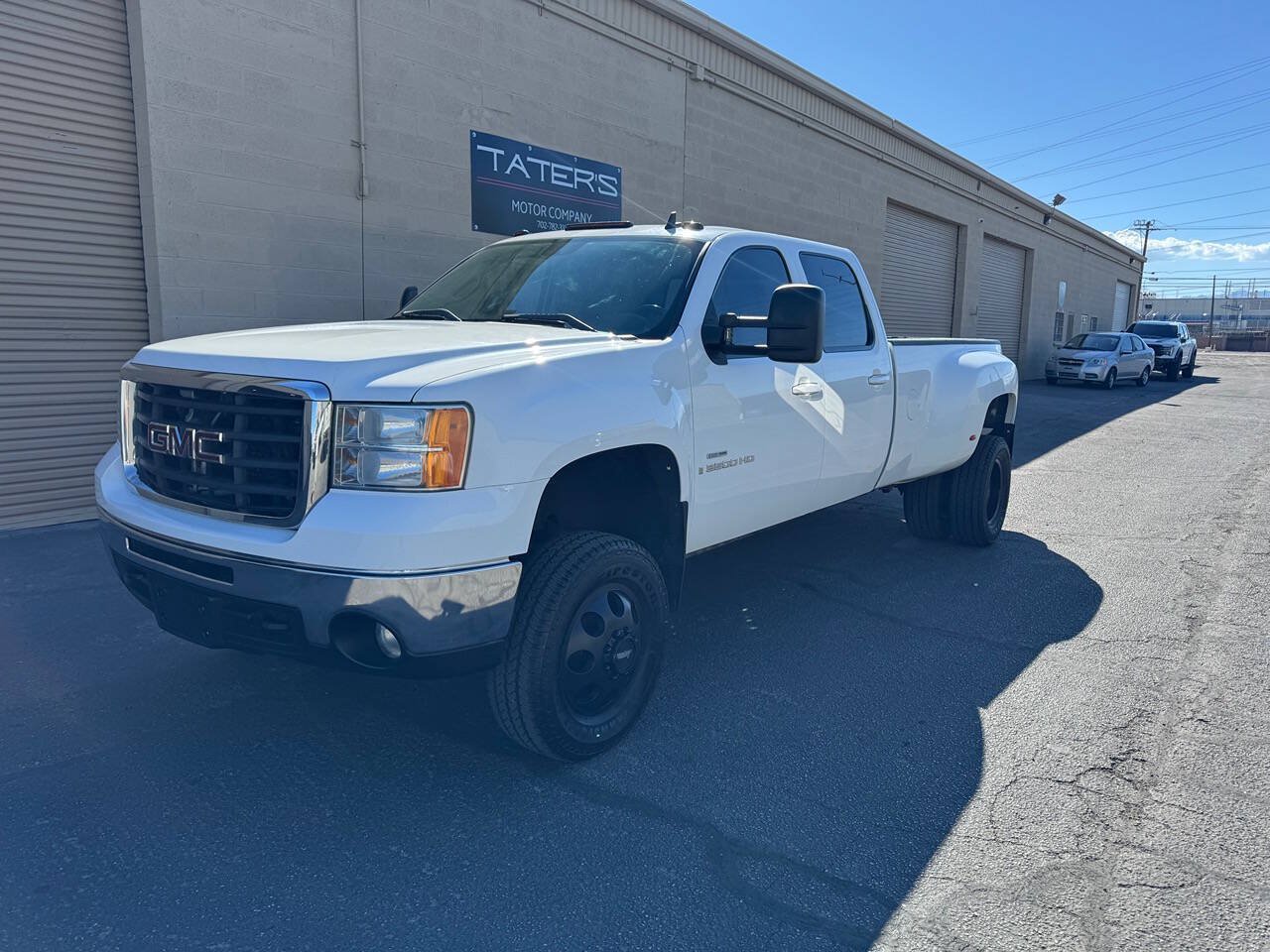 Used 2007 GMC Sierra 3500 SLT w/ Entertainment Package AWD/4WD image 3