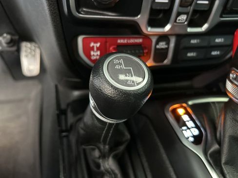 Used 2024 Jeep Gladiator Willys image 9