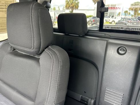 Used 2024 Nissan Frontier SV w/ SV Convenience Package RWD image 13