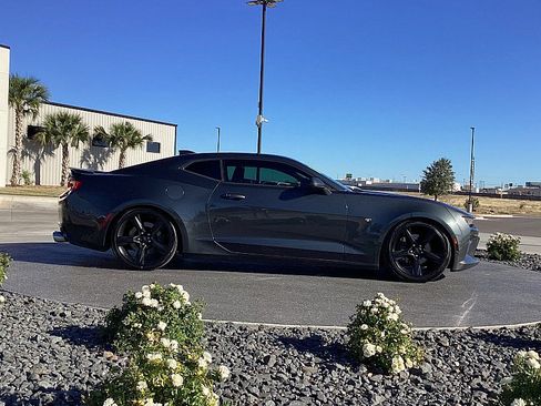 Used 2018 Chevrolet Camaro SS image 4