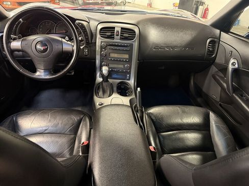 Used 2006 Chevrolet Corvette Coupe w/ Preferred Equipment Group RWD image 18