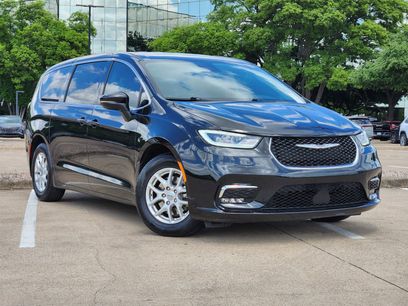 Used 2023 Chrysler Pacifica Touring-L