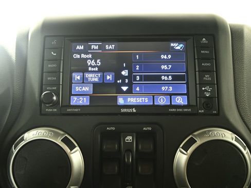 Used 2018 Jeep Wrangler Unlimited Rubicon w/ Dual Top Group AWD/4WD image 29