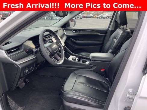 Used 2023 Jeep Grand Cherokee Limited w/ Black Appearance Package image 2