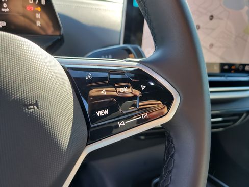 New 2025 Volkswagen ID.4 Pro RWD image 28