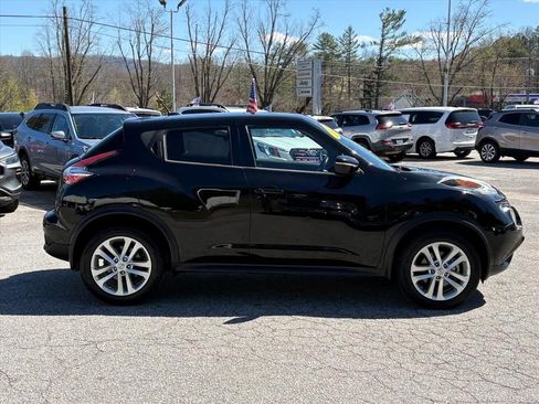 Used 2016 Nissan Juke SV image 3