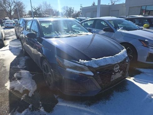 Certified 2024 Nissan Altima 2.5 SR image 1