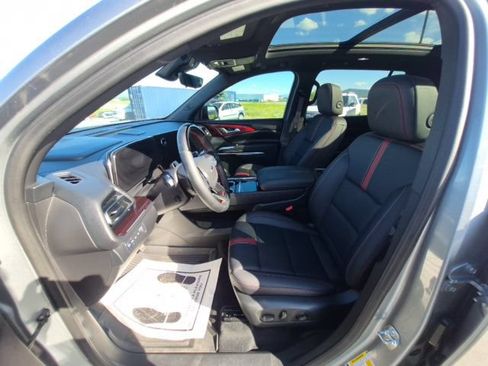 Used 2024 Chevrolet Traverse RS AWD/4WD image 9