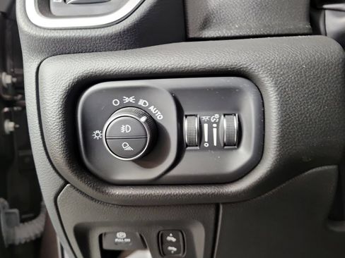 Used 2023 RAM 1500 Laramie RWD image 13