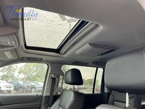Used 2019 Chevrolet Suburban Premier AWD/4WD image 21