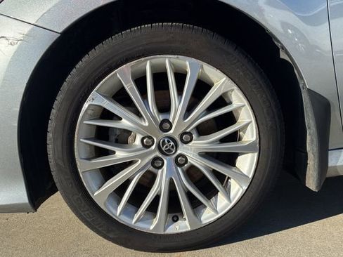 Used 2020 Toyota Camry XLE image 12