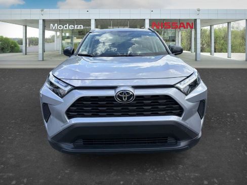 Used 2025 Toyota RAV4 LE AWD/4WD image 9