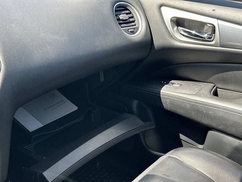 Used 2019 Nissan Pathfinder SL FWD image 35