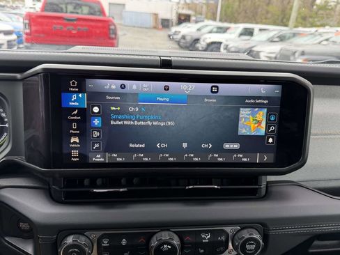 Used 2024 Jeep Wrangler Unlimited Sahara AWD/4WD image 33