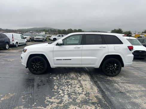 Used 2019 Jeep Grand Cherokee Altitude AWD/4WD image 6