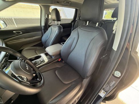 Used 2026 Kia Carnival FWD image 48