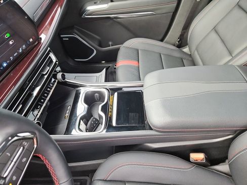 Certified 2024 Chevrolet Traverse RS w/ LPO, Floor Liner Package image 35