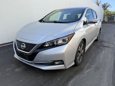 Used 2021 Nissan Leaf SV w/ SV Technology Package FWD image 1
