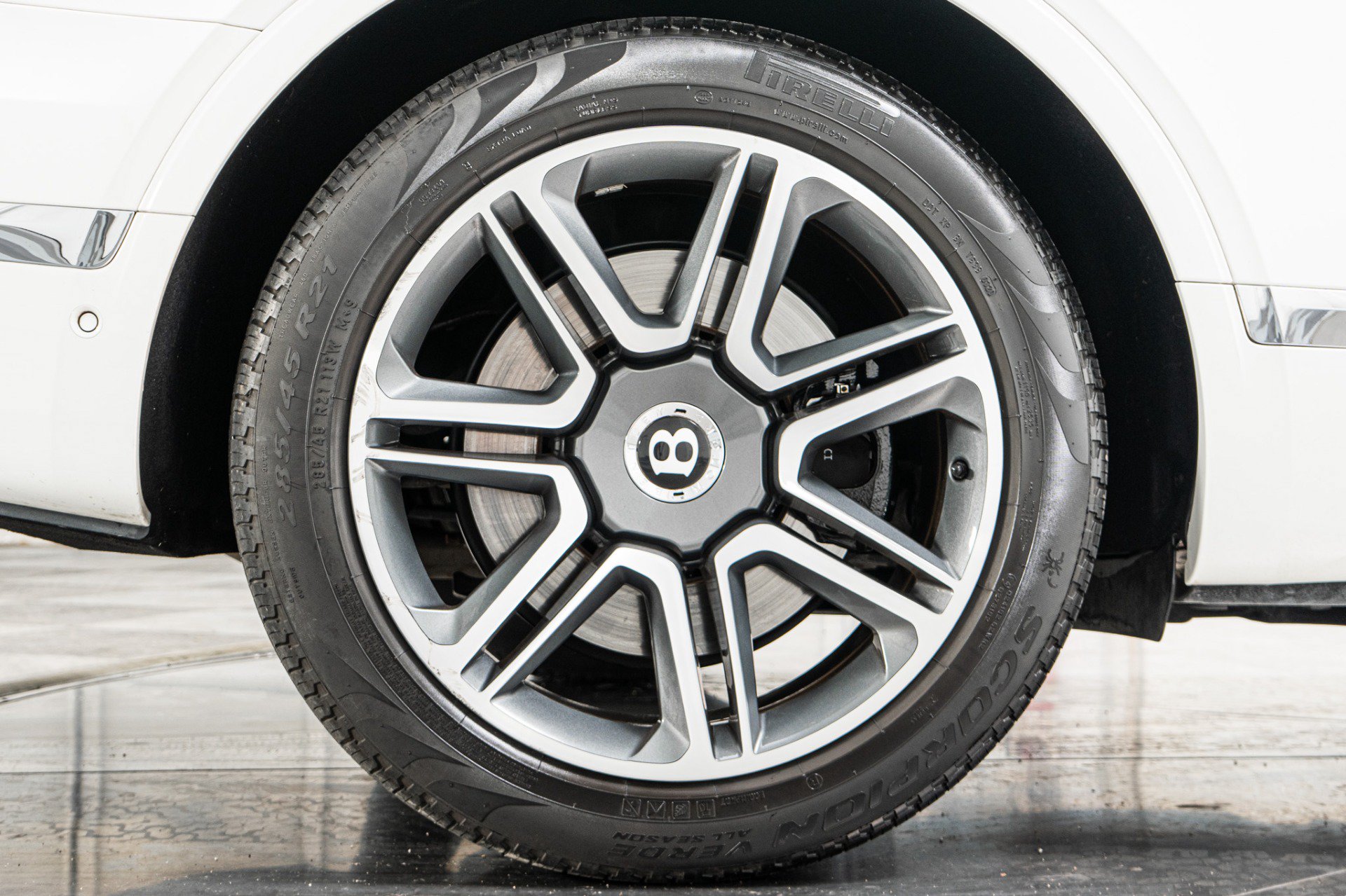 Used 2018 Bentley Bentayga Activity AWD/4WD image 11