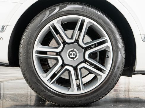 Used 2018 Bentley Bentayga Activity AWD/4WD image 11