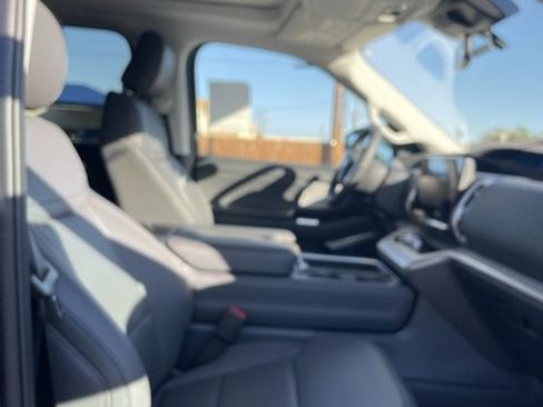 New 2025 Ford Expedition Active image 7