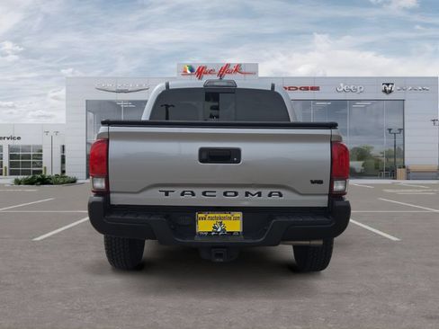 Used 2019 Toyota Tacoma SR5 RWD image 4