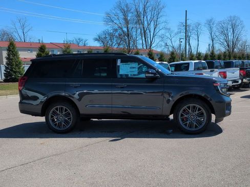 New 2025 Ford Expedition Platinum w/ Stealth Performance Package image 9