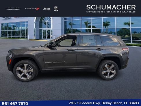 New 2026 Jeep Grand Cherokee Limited w/ Luxury Tech Group II AWD/4WD image 4