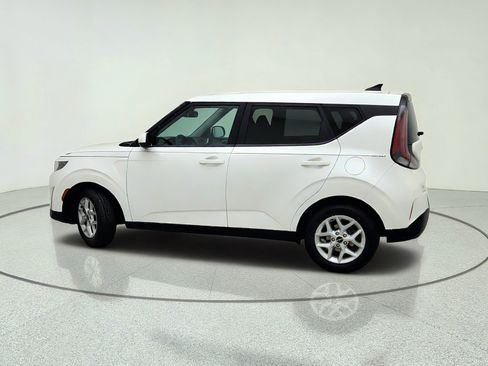 Used 2023 Kia Soul LX w/ Option Group 015 FWD image 13