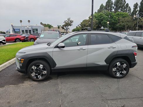 Used 2025 Hyundai Kona SEL AWD/4WD image 2