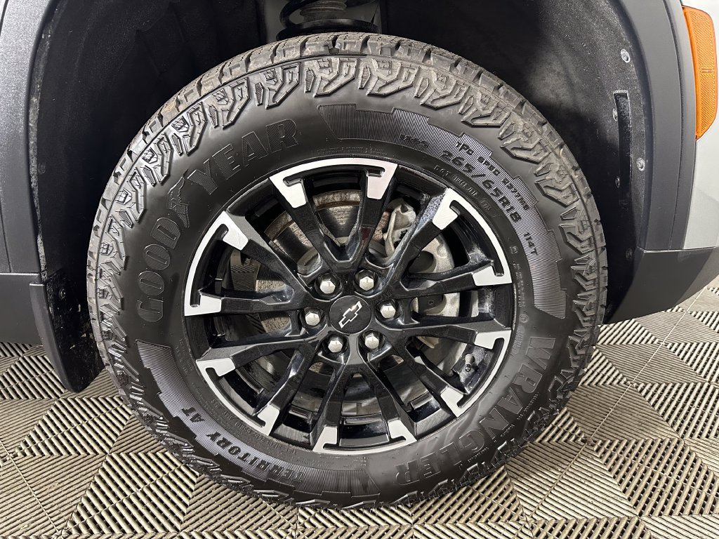 Used 2025 Chevrolet Traverse Z71 w/ LPO, Floor Liner Package AWD/4WD image 36
