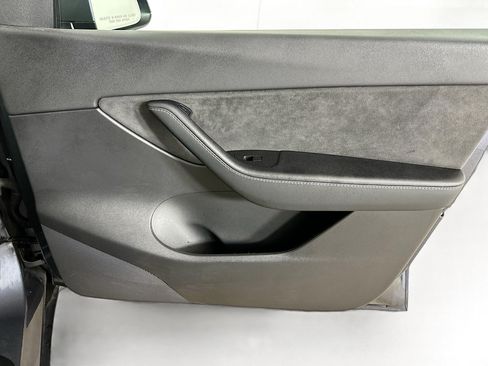Used 2021 Tesla Model Y Long Range AWD/4WD image 32